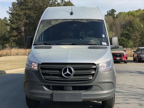 Used 2024 Mercedes-Benz Sprinter 2500 image 12