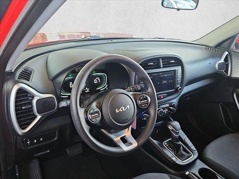 Used 2024 Kia Soul LX w/ Option Group 015 FWD image 16