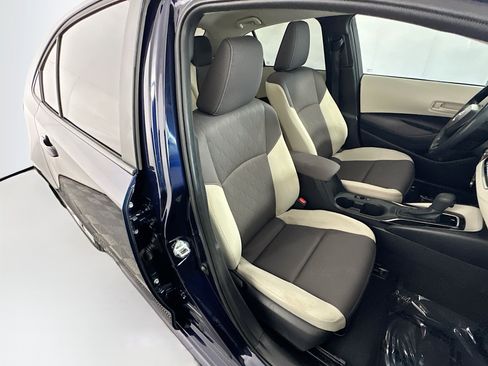 Used 2025 Toyota Corolla LE FWD image 27