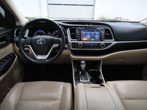 Used 2016 Toyota Highlander Limited FWD image 10