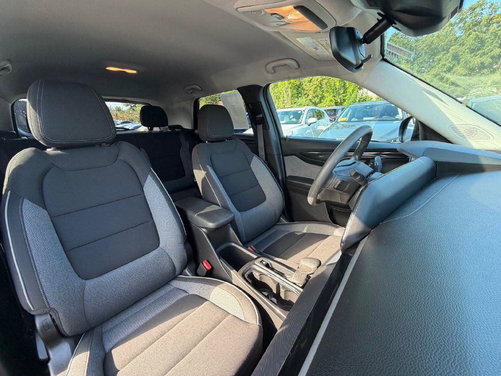 Used 2025 Chevrolet TrailBlazer LT AWD/4WD image 19