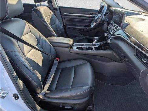 Used 2023 Nissan Altima 2.5 SR w/ SR Premium Package image 21