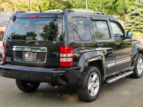 Used 2011 Jeep Liberty Limited w/ Chrome Accents Group AWD/4WD image 7