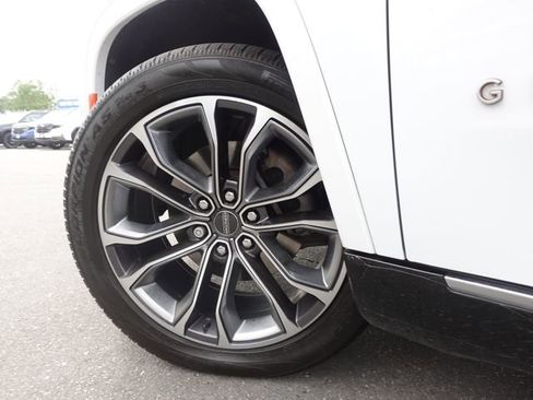 Used 2023 Jeep Grand Wagoneer Series III w/ HD Trailer Tow Package AWD/4WD image 11