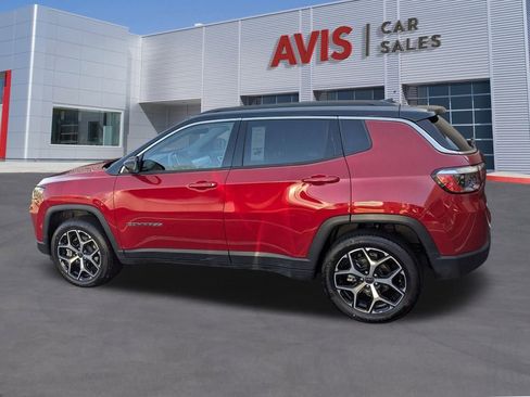 Used 2025 Jeep Compass Limited image 10