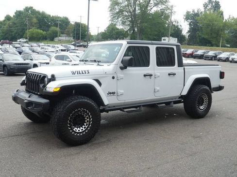 Used 2023 Jeep Gladiator Sport AWD/4WD image 8