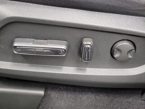 Used 2025 Honda Pilot Sport image 23
