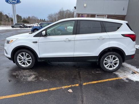 Used 2019 Ford Escape SE image 4