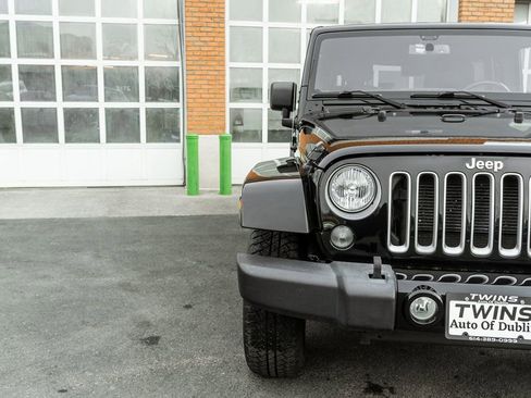 Used 2018 Jeep Wrangler Unlimited Sahara image 32