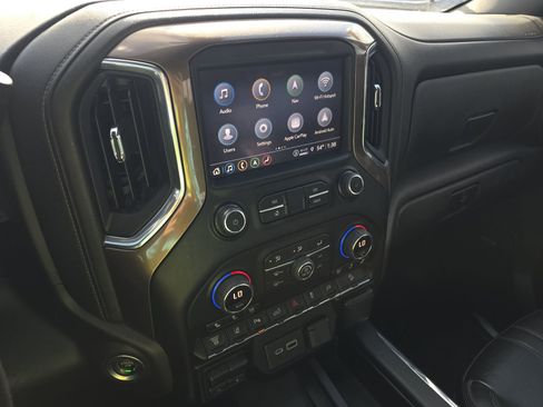 Used 2022 Chevrolet Silverado 2500 High Country w/ Safety Package II image 17