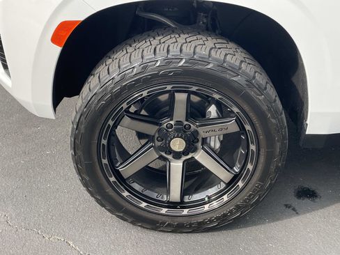 Used 2023 GMC Yukon AT4 image 30