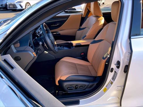 Used 2023 Lexus ES 300h w/ Luxury Package image 8