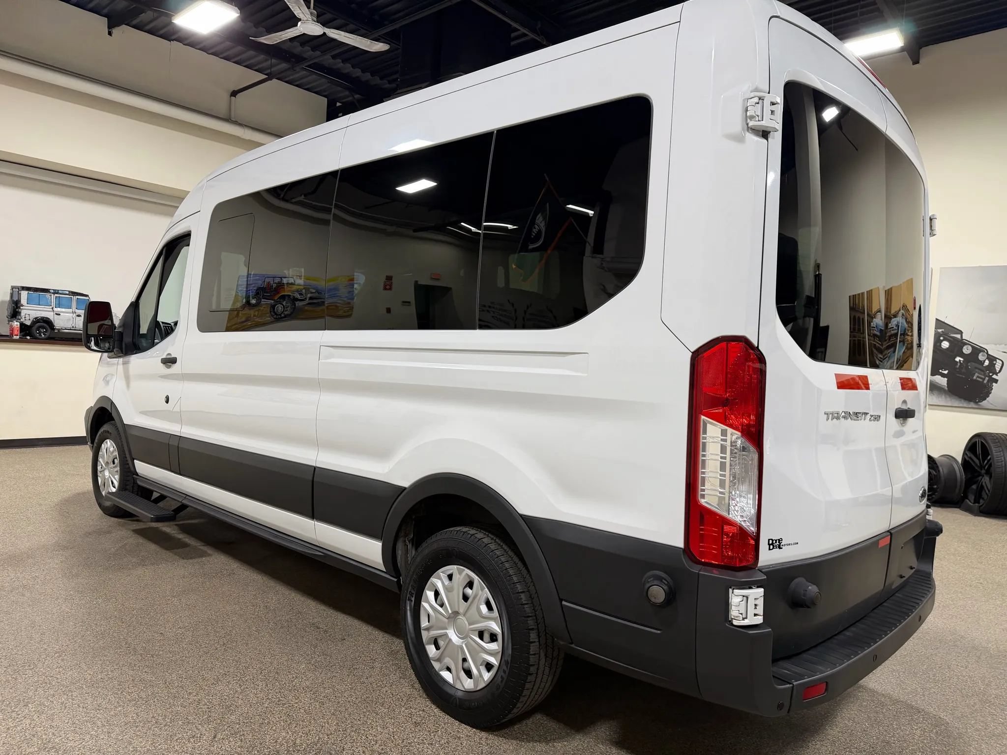 Used 2015 Ford Transit 250 148 Medium Roof RWD image 21