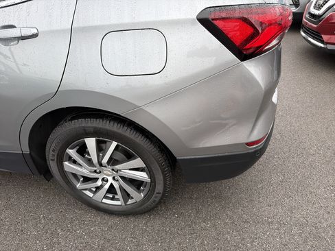 Used 2023 Chevrolet Equinox Premier AWD/4WD image 9