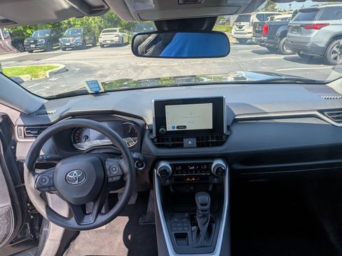 Used 2025 Toyota RAV4 XLE AWD/4WD image 5