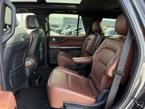 Used 2025 Lincoln Navigator Reserve image 17