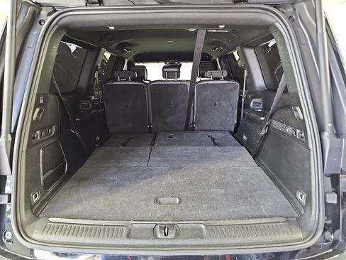 Used 2025 Jeep Wagoneer 4WD image 12