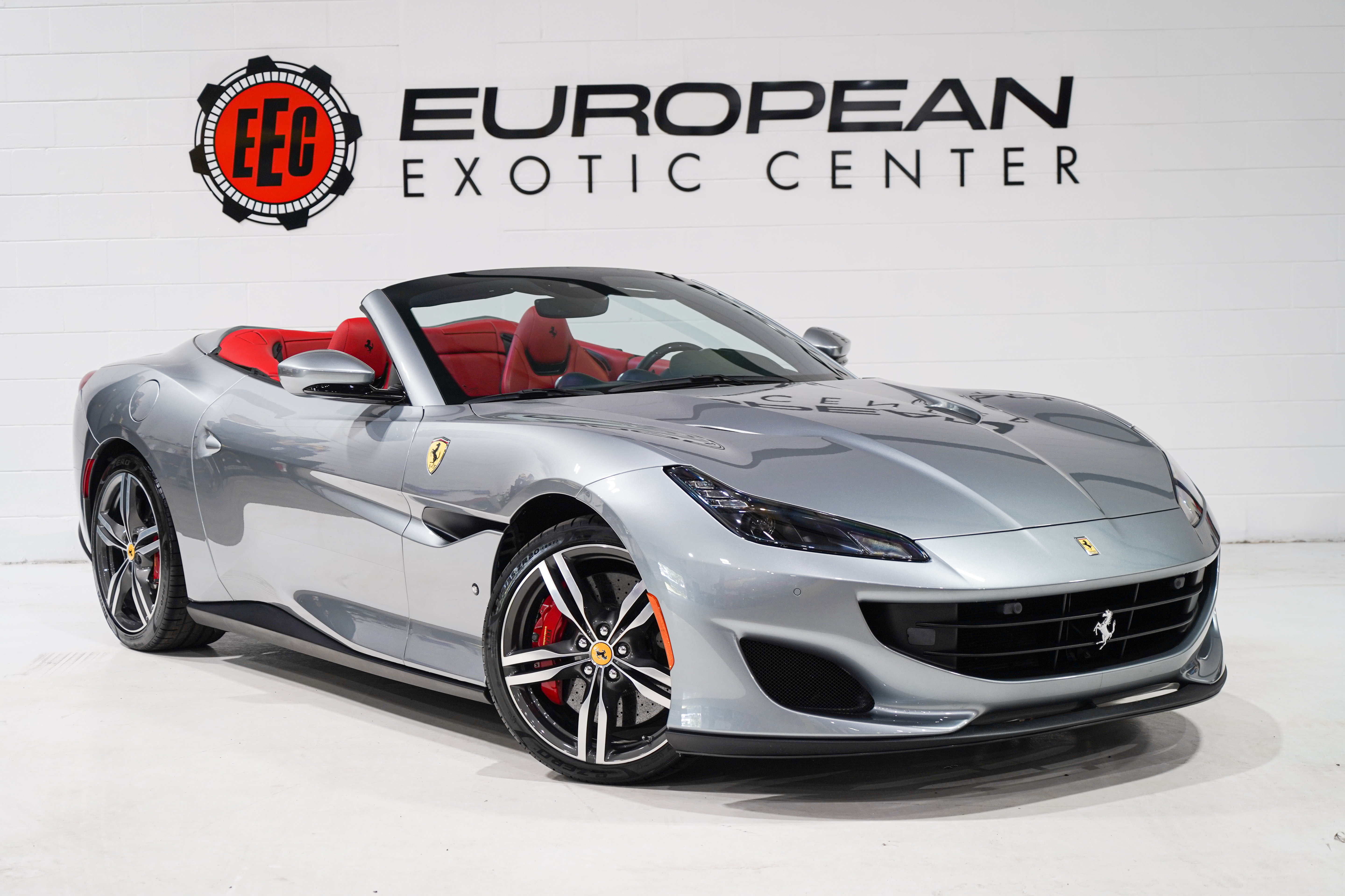 Used 2020 Ferrari Portofino RWD image 1