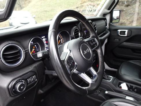 Used 2018 Jeep Wrangler Unlimited Sahara w/ Uconnect 4C Nav & Sound Group image 15