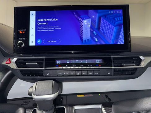 Used 2025 Toyota Sienna XLE w/ XLE Plus Package FWD image 29