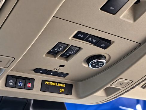 Used 2019 Cadillac Escalade Luxury AWD/4WD image 57
