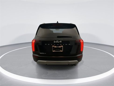 Used 2022 Kia Telluride EX w/ EX Premium Package image 3