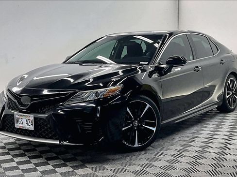 Used 2019 Toyota Camry XSE FWD image 1