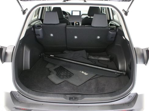 Used 2025 Toyota RAV4 XLE FWD image 31