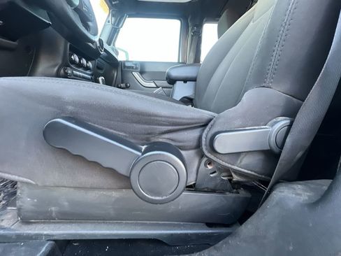 Used 2018 Jeep Wrangler Sport image 22