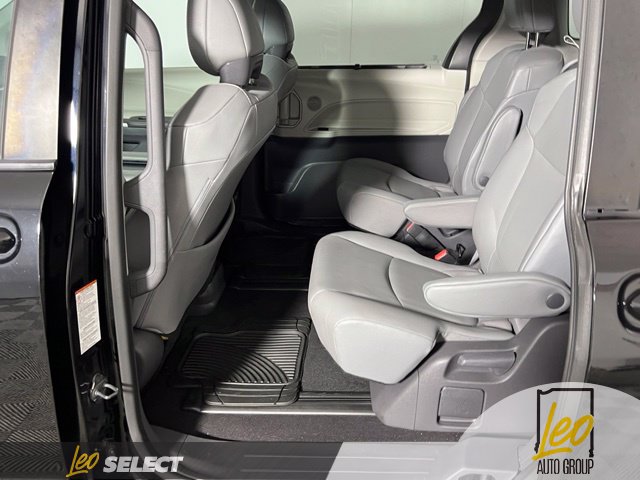 Used 2021 Toyota Sienna XLE FWD image 18