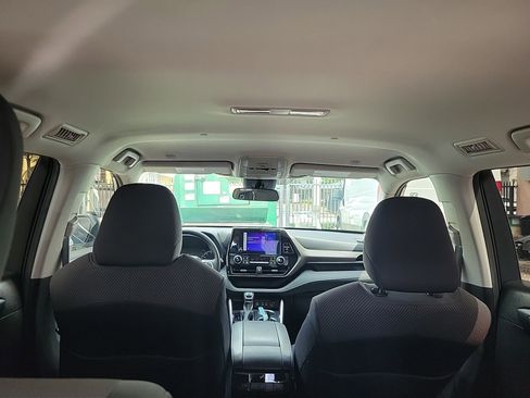 Used 2023 Toyota Highlander L image 18
