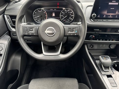 Used 2024 Nissan Rogue SV image 16