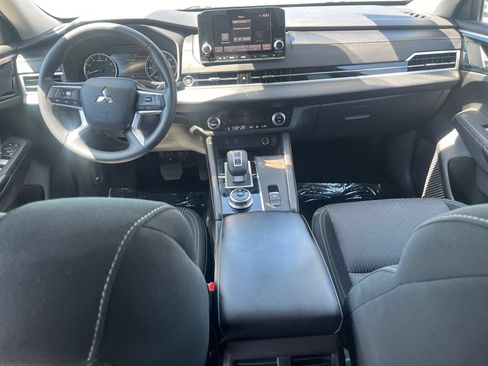 Used 2022 Mitsubishi Outlander ES FWD image 10