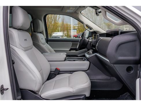 Used 2025 Ford Expedition Max Platinum AWD/4WD image 11