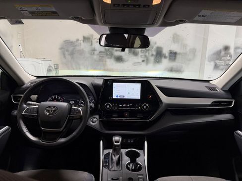 Used 2025 Toyota Highlander LE image 34