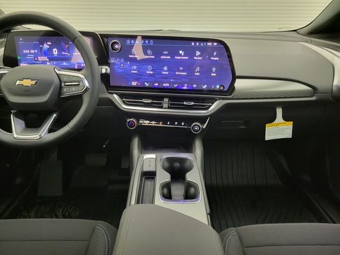 New 2026 Chevrolet Equinox EV LT image 41