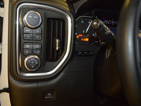 Used 2023 GMC Sierra 2500 Denali w/ Denali Ultimate Package AWD/4WD image 17