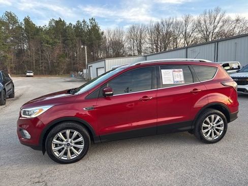 Used 2017 Ford Escape Titanium image 2