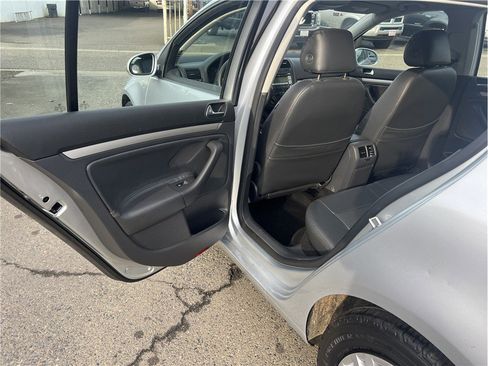 Used 2009 Volkswagen Rabbit S image 11