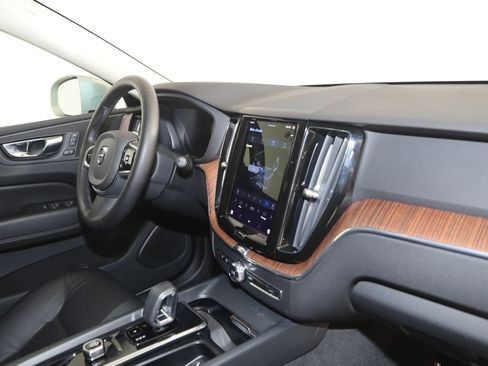 Used 2023 Volvo XC60 B5 Plus image 40