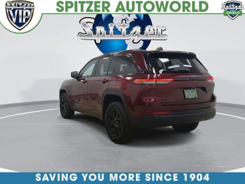 Used 2025 Jeep Grand Cherokee Altitude image 2