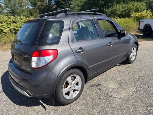 Used 2012 Suzuki SX4 AWD Hatchback image 5