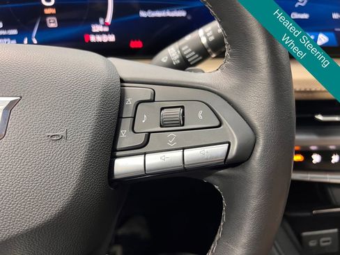 Used 2024 Cadillac XT4 Luxury w/ Cold Weather Package FWD image 11