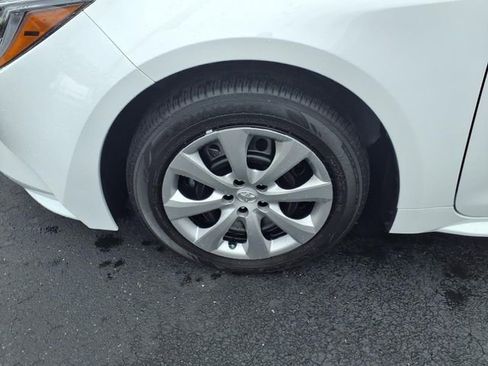 Used 2025 Toyota Corolla LE image 4