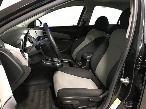 Used 2011 Chevrolet Cruze LS FWD image 11