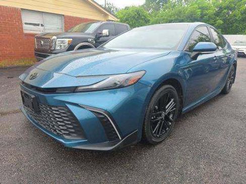 Used 2025 Toyota Camry SE FWD image 2