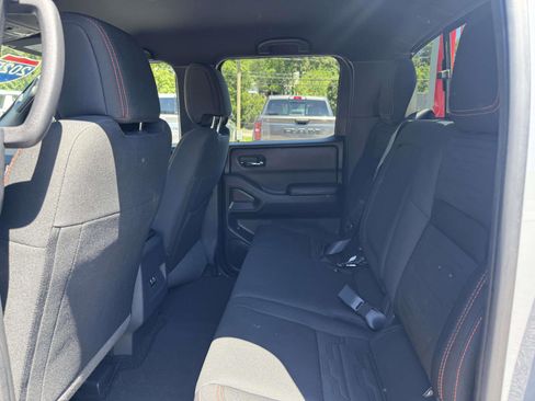 Used 2025 Nissan Frontier PRO-4X AWD/4WD image 11