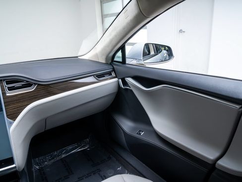 Used 2014 Tesla Model S 85 RWD image 10