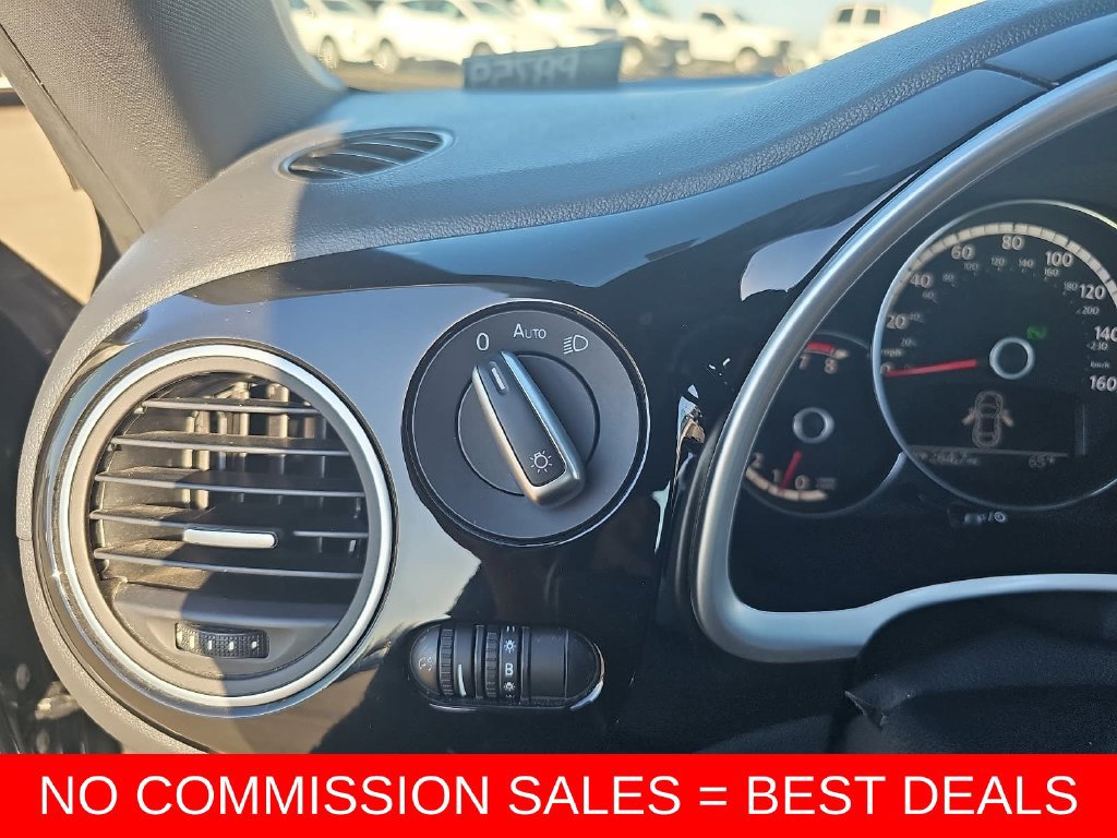 Used 2016 Volkswagen Beetle 1.8T SE FWD image 24