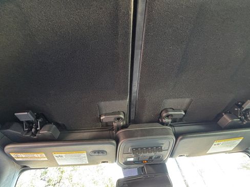 Used 2023 Ford Bronco Badlands image 7